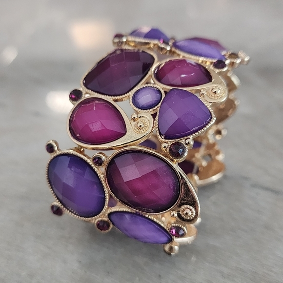 Elegant Royal Purple Gemstone & Gold Stretch Bracelet - Picture 2 of 7